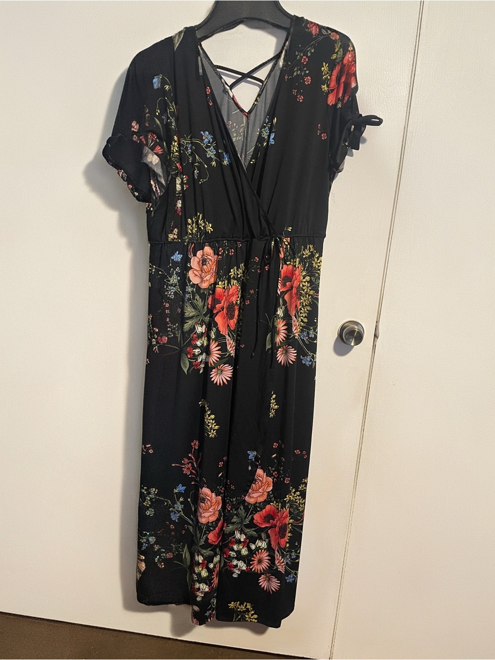 Black Floral V-Neck Maxi Dress with Crisscross Back vacation Maurice’s size 2